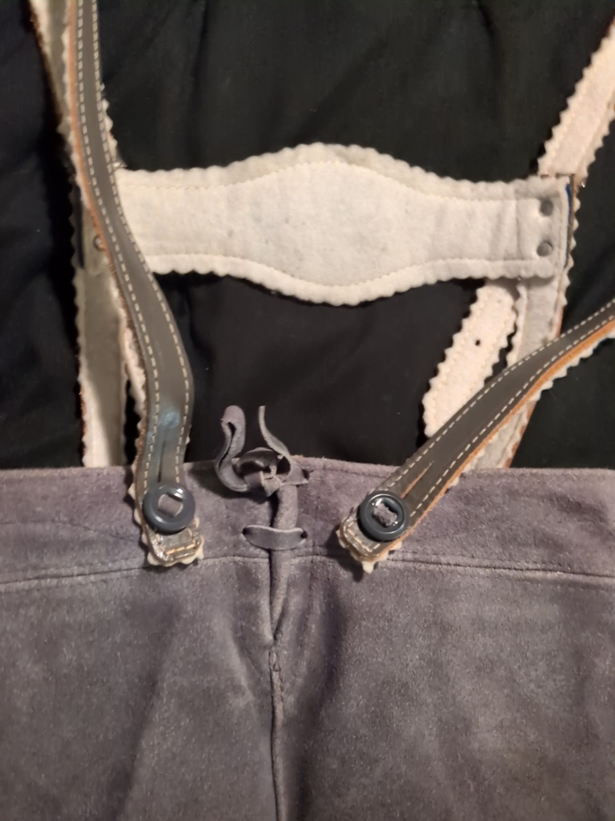 VTG Lederhosen Germany Suede Leather Shorts Suspenders Oktoberfest Child Size S