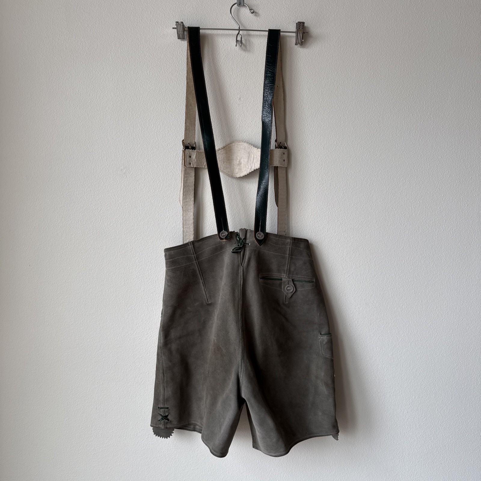 VINTAGE Lederhosen Leather Oktoberfest 30″ Waist Shorts Pants Suspenders German