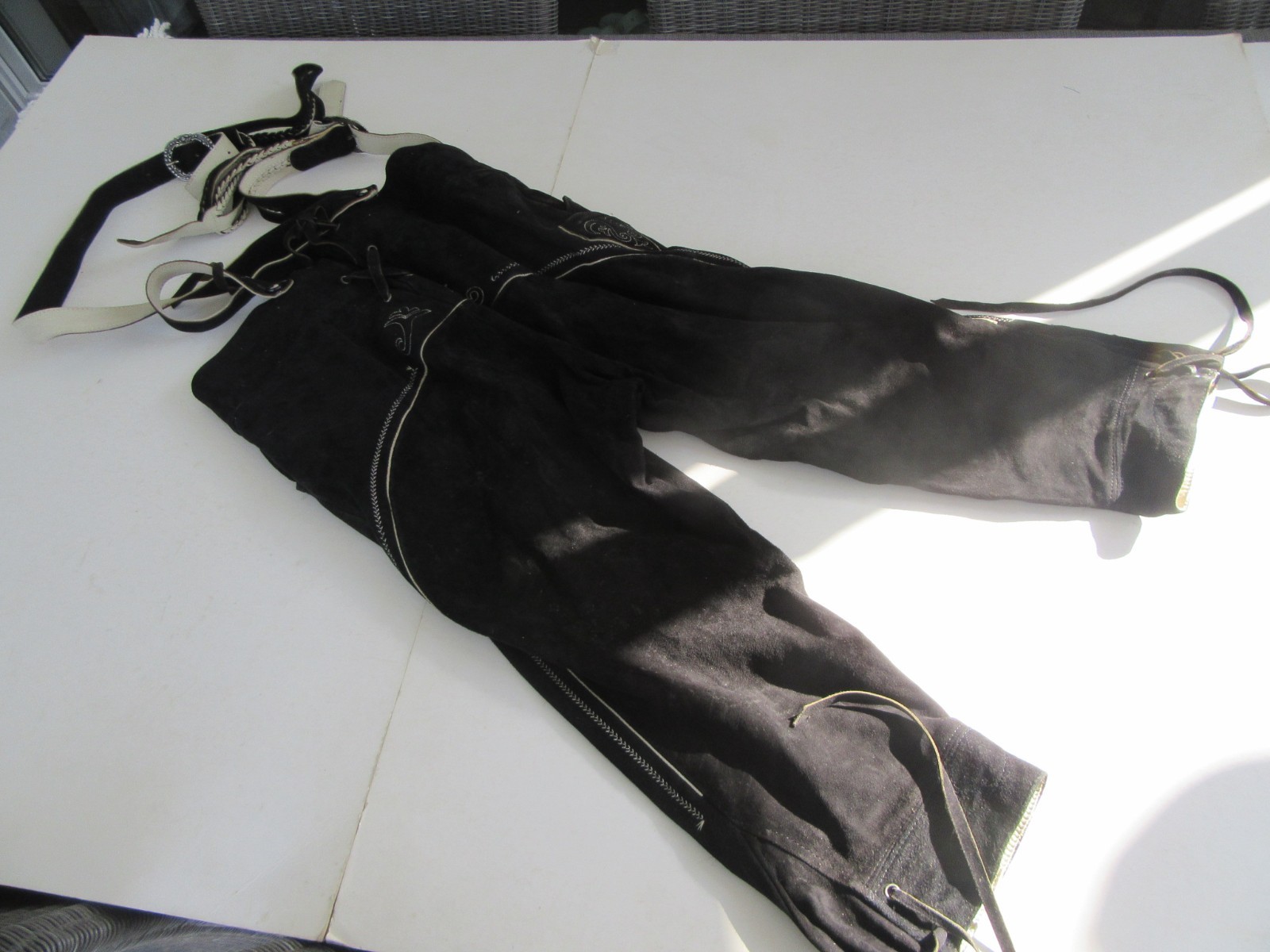 3/4 length black leather trousers size 90? Suede Suspenders Embroidered Oktoberfest