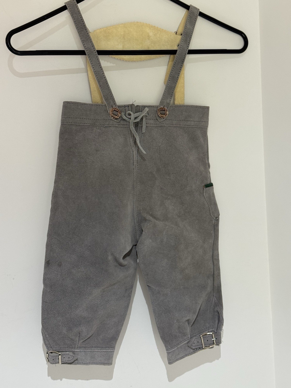 Lederhosen Children’s Suede Leather Pants with Suspenders (Vintage) Size 5/110