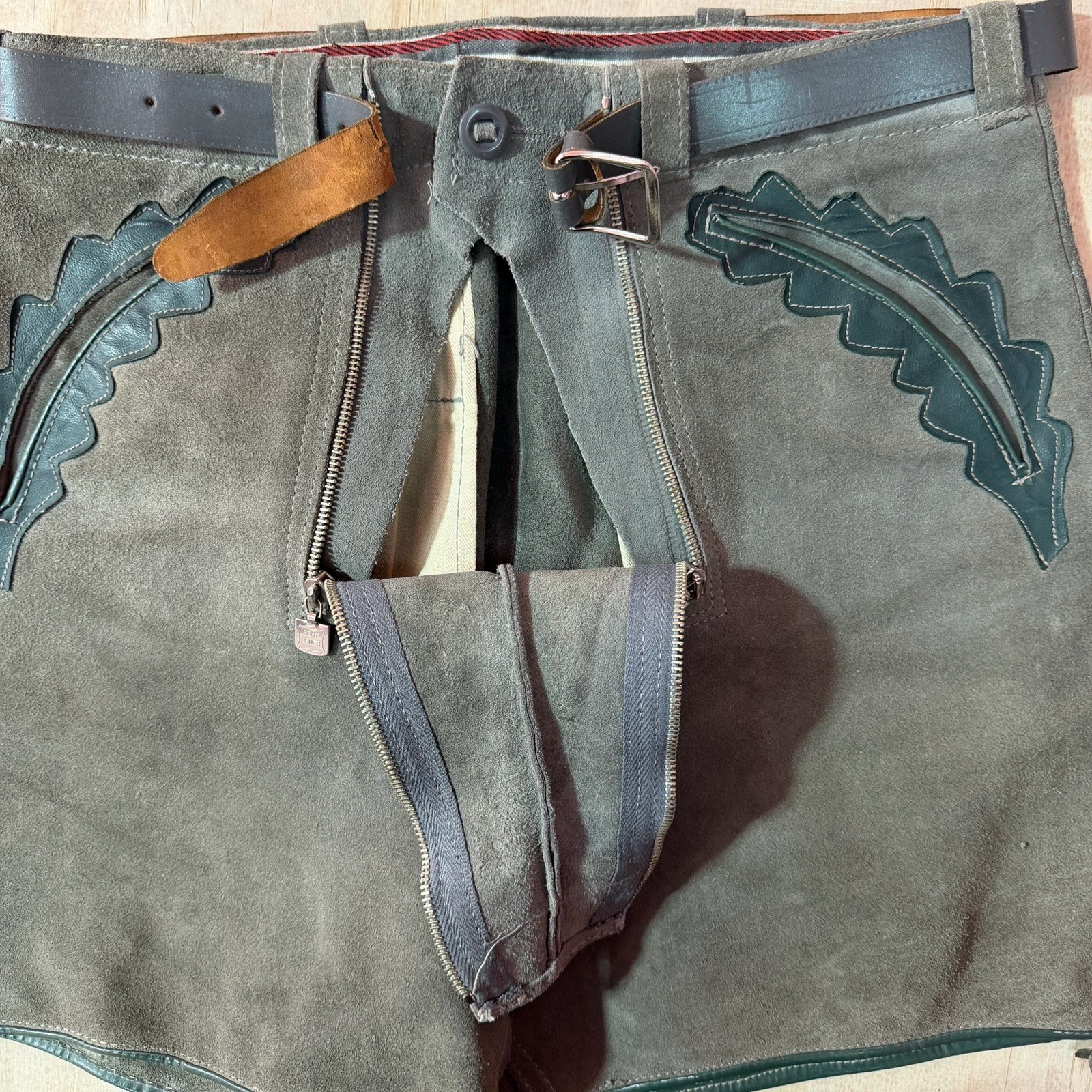 Vintage German Lederhosen Grey Green Suede Shorts Oktoberfest Men’s 29in Waist