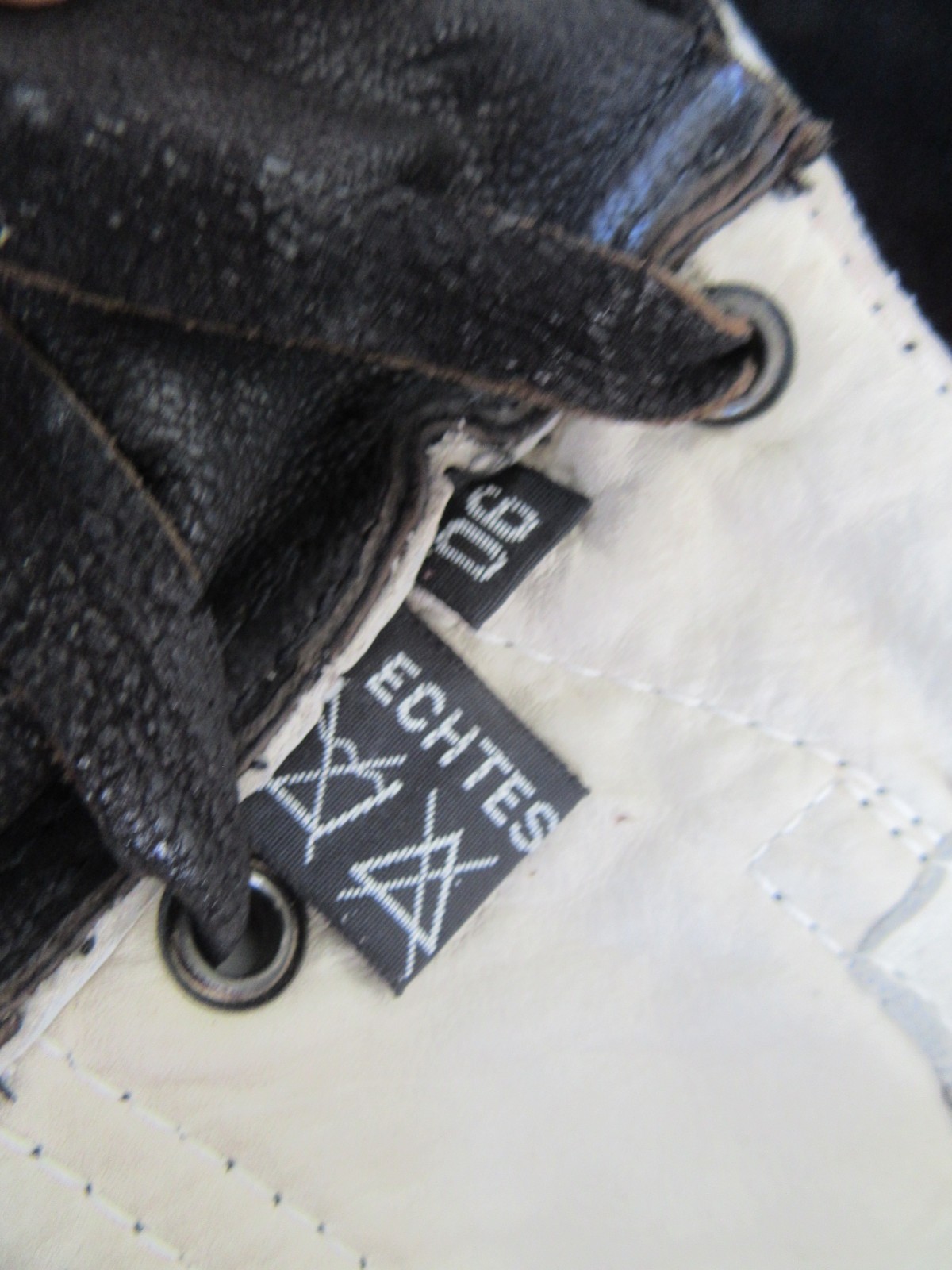 3/4 length black leather trousers size 90? Suede Suspenders Embroidered Oktoberfest