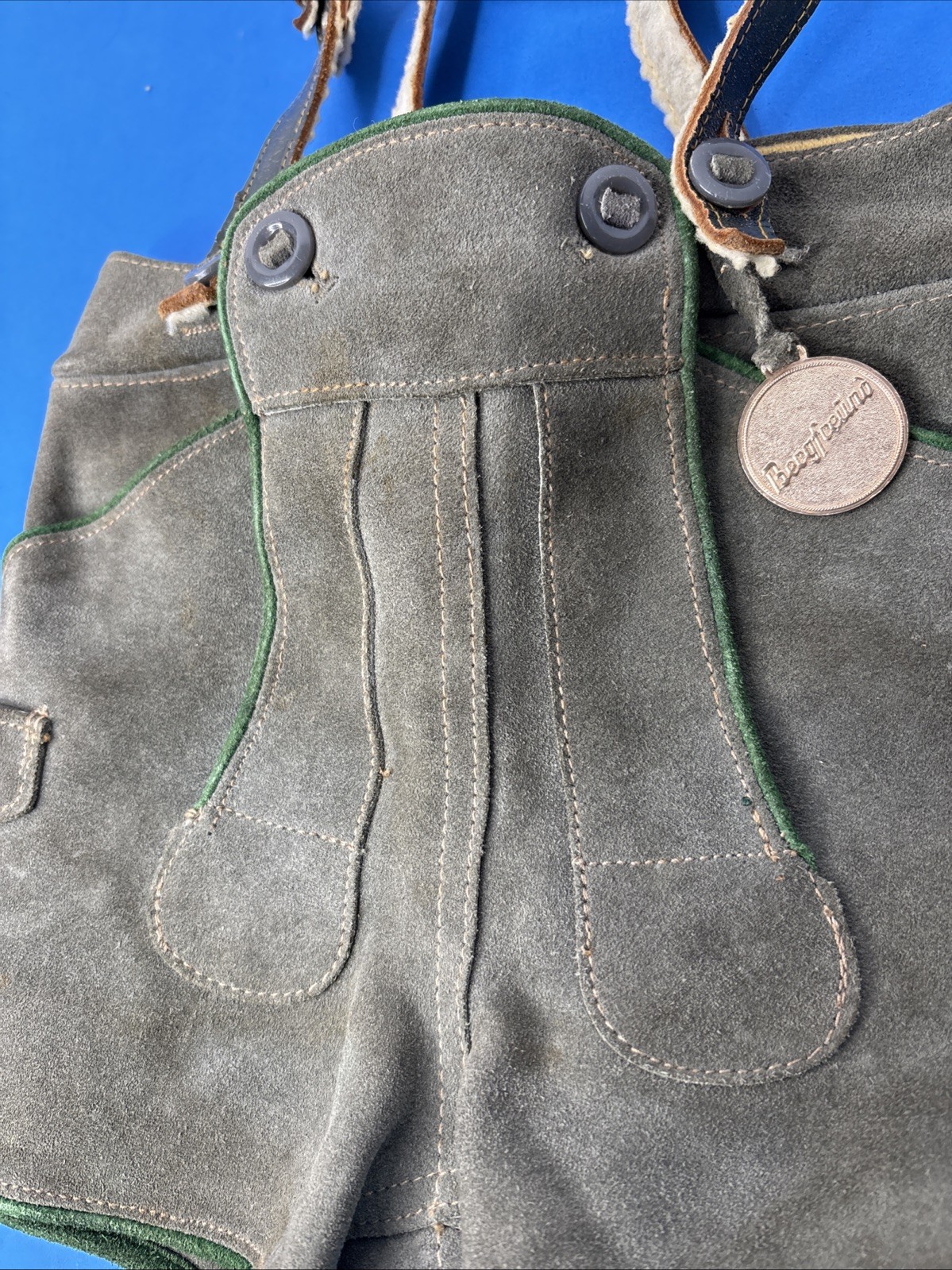 Vintage Bergfreund German Olive Green Suede Shorts Oktoberfest Kids Size 00