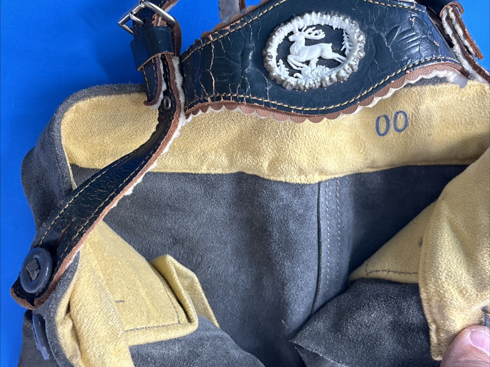 Vintage Bergfreund German Olive Green Suede Shorts Oktoberfest Kids Size 00