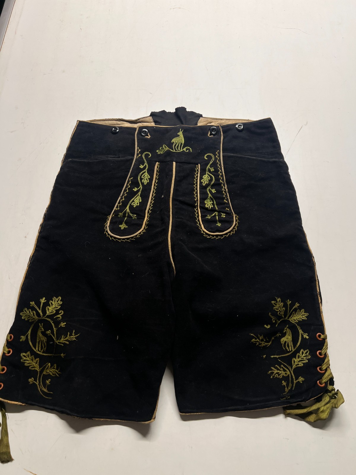 Lederhosen Suede Leather Shorts Black Bavarian Festive Embroidery Mens Sz 16×9.5