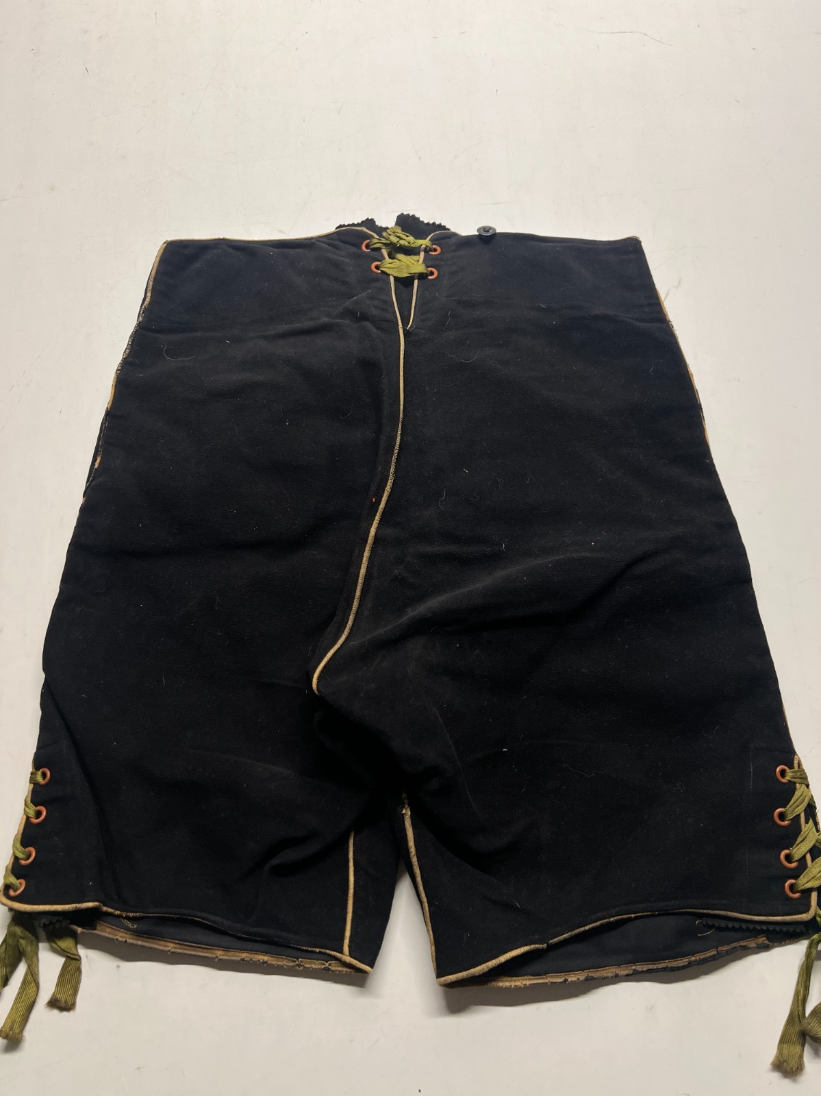 Lederhosen Suede Leather Shorts Black Bavarian Festive Embroidery Mens Sz 16×9.5