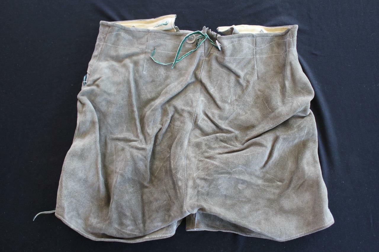 VINTAGE 1970’S GRAY GREEN SUEDE AUTHENTIC SUEDE LEDERHOSEN SHORTS SIZE 28″ WAIST