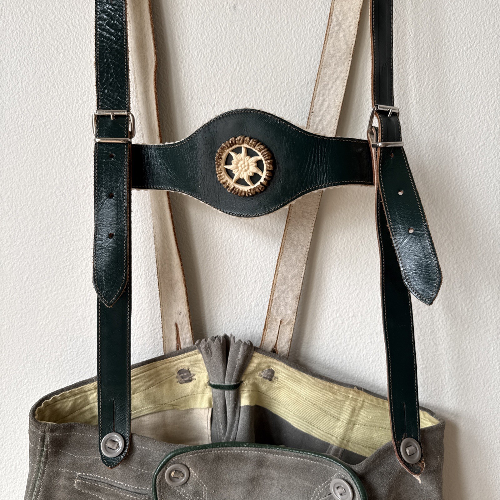 VINTAGE Lederhosen Leather Oktoberfest 30″ Waist Shorts Pants Suspenders German