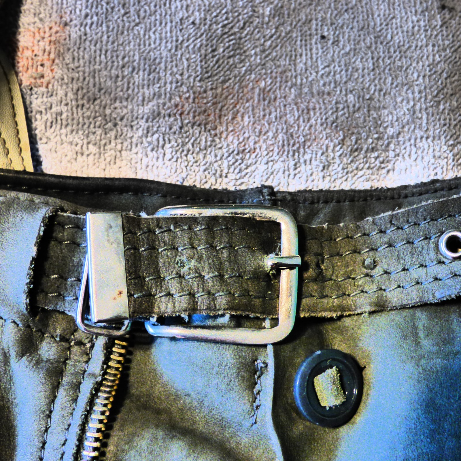 Vntage Bavarian Lederhosen men’s size 30 soft suede for your next Octoberfest