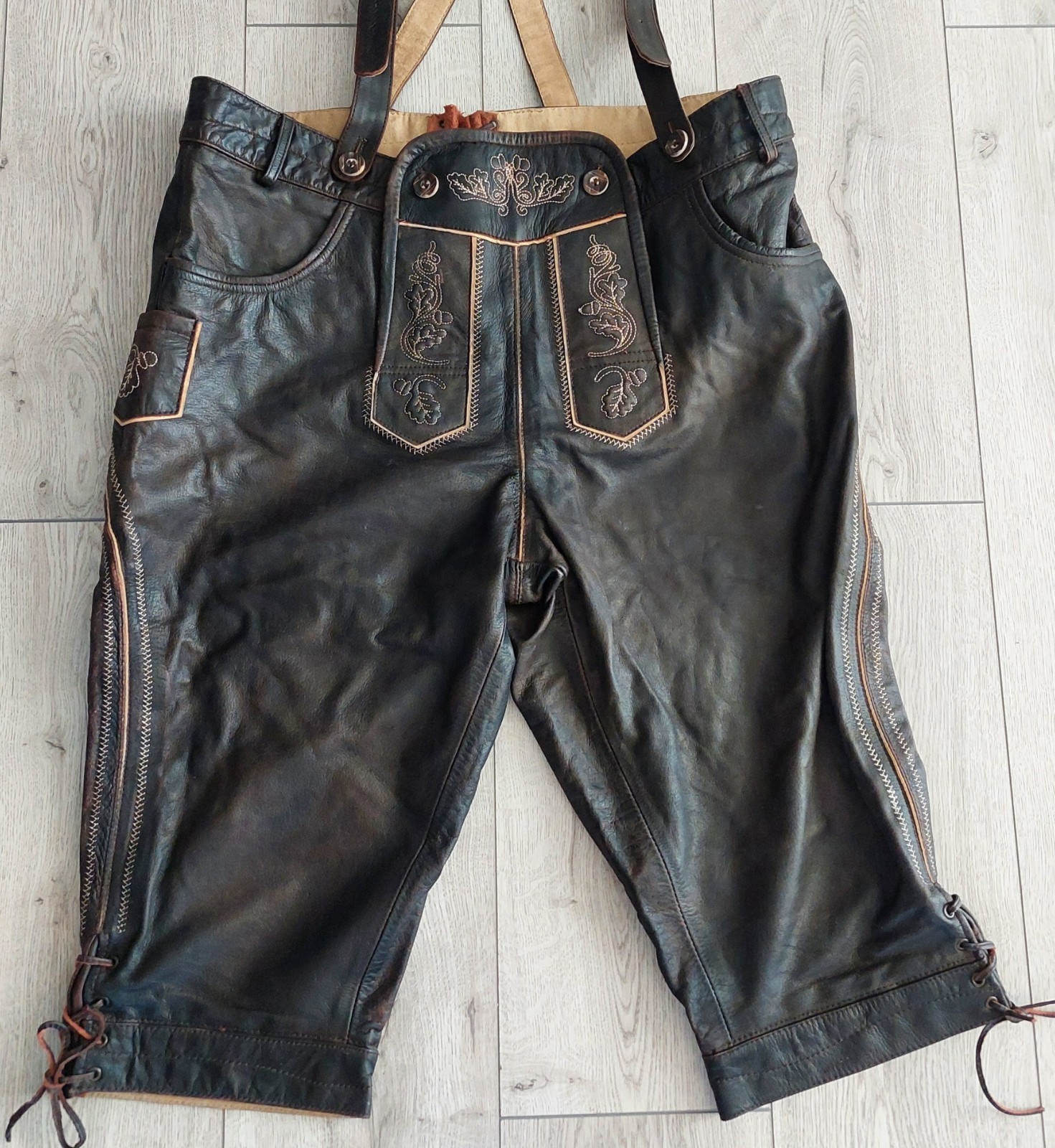 Bavarian lederhosen, Leather, deer antler buttons, size EU 56, US – 2XL, Germany