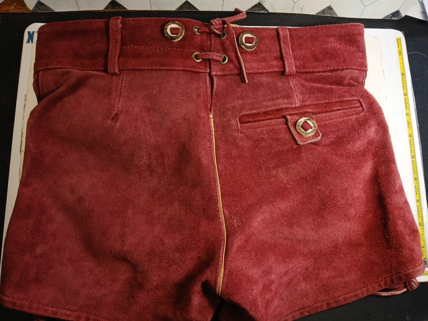 Schoneberger Trachten Couture Shorts Size 30 Red/Burgundy Leather Suede