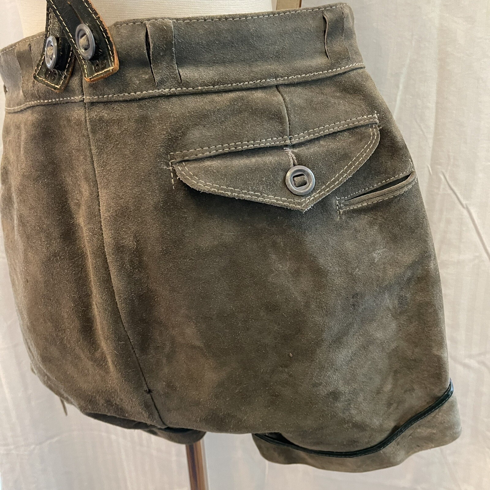 BERGFREUND Lederhosen Boys Mens 28 Olive Green Suede Trimmed in Leather Vintage