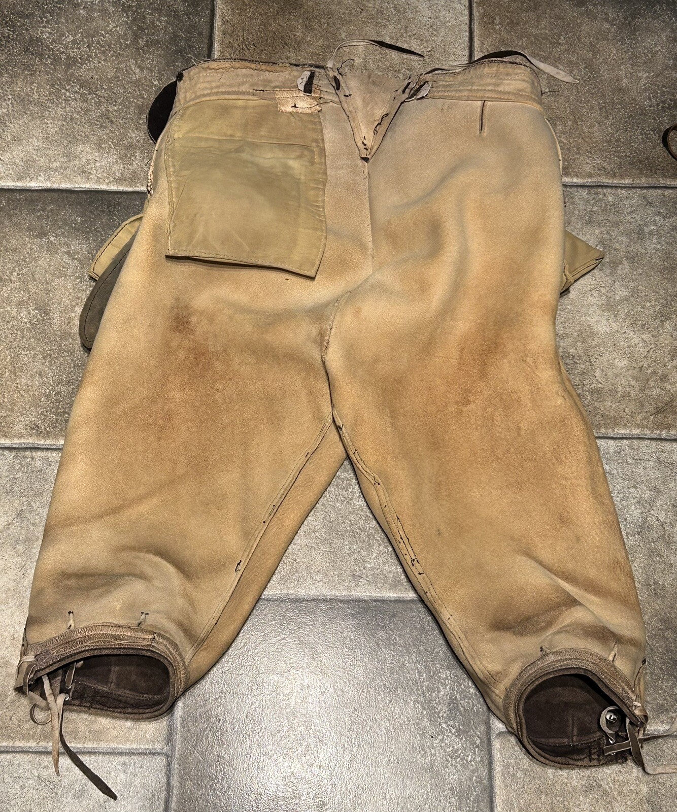 Antike Trachten Hirschleder Kniebund-Lederhose gestickt, m. Gesäß-, Messertasche