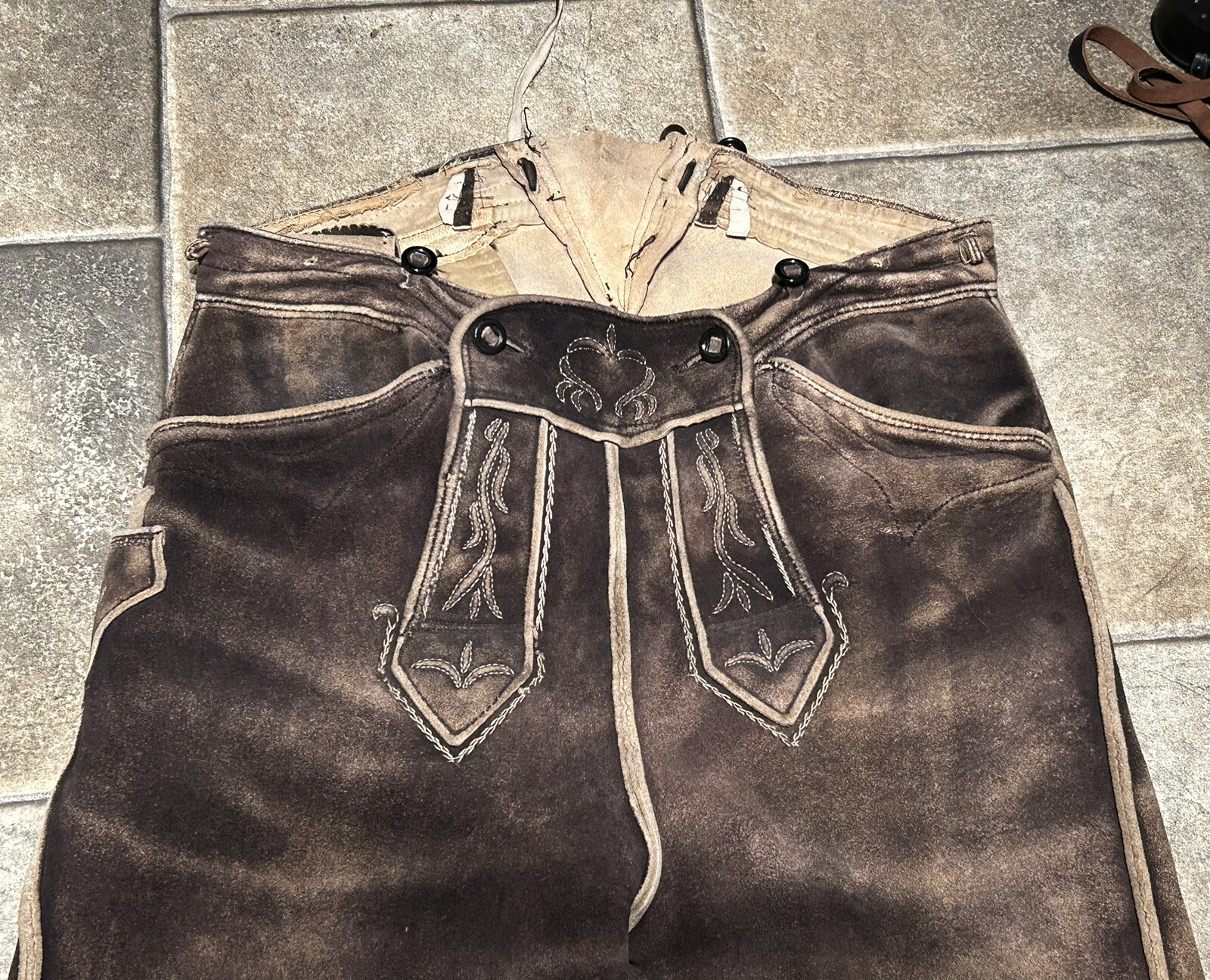 Antike Trachten Hirschleder Kniebund-Lederhose gestickt, m. Gesäß-, Messertasche