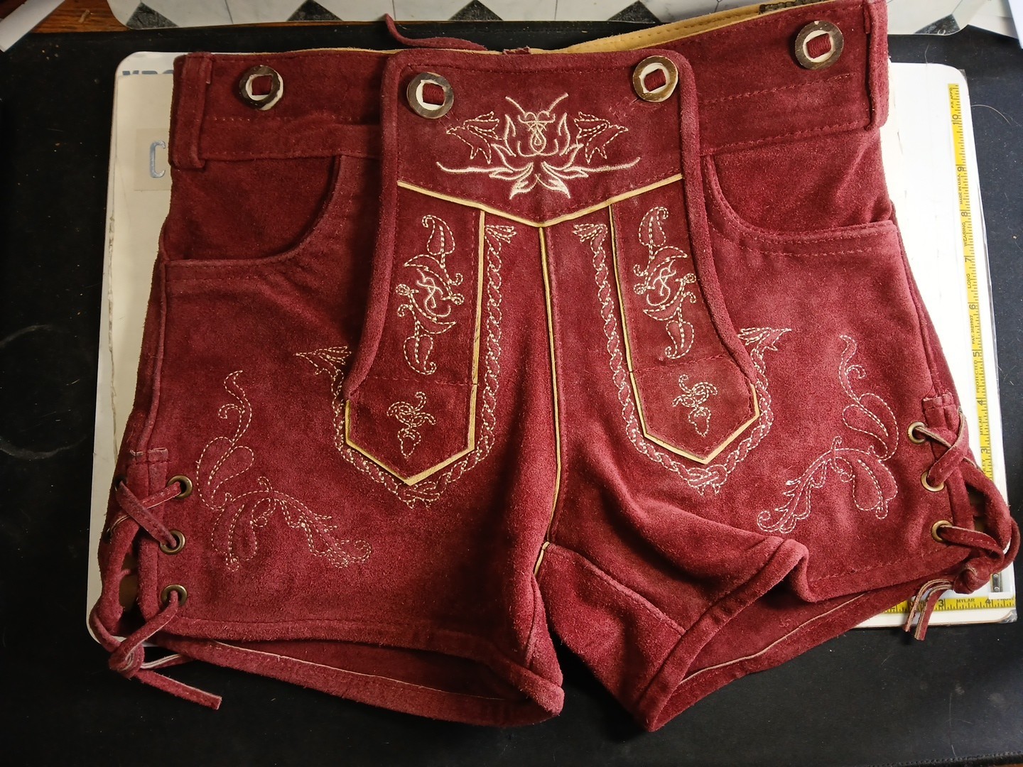 Schoneberger Trachten Couture Shorts Size 30 Red/Burgundy Leather Suede