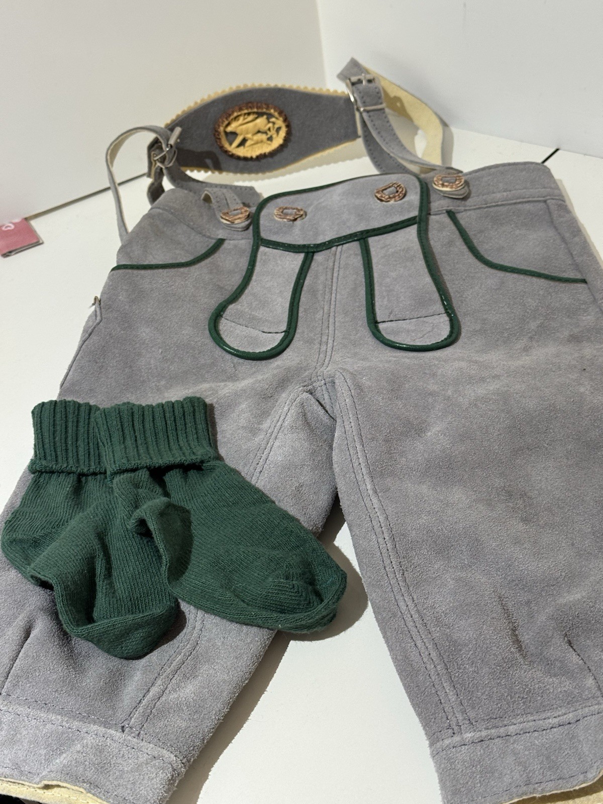 Lederhosen Children’s Suede Leather Pants with Suspenders (Vintage) Size 5/110