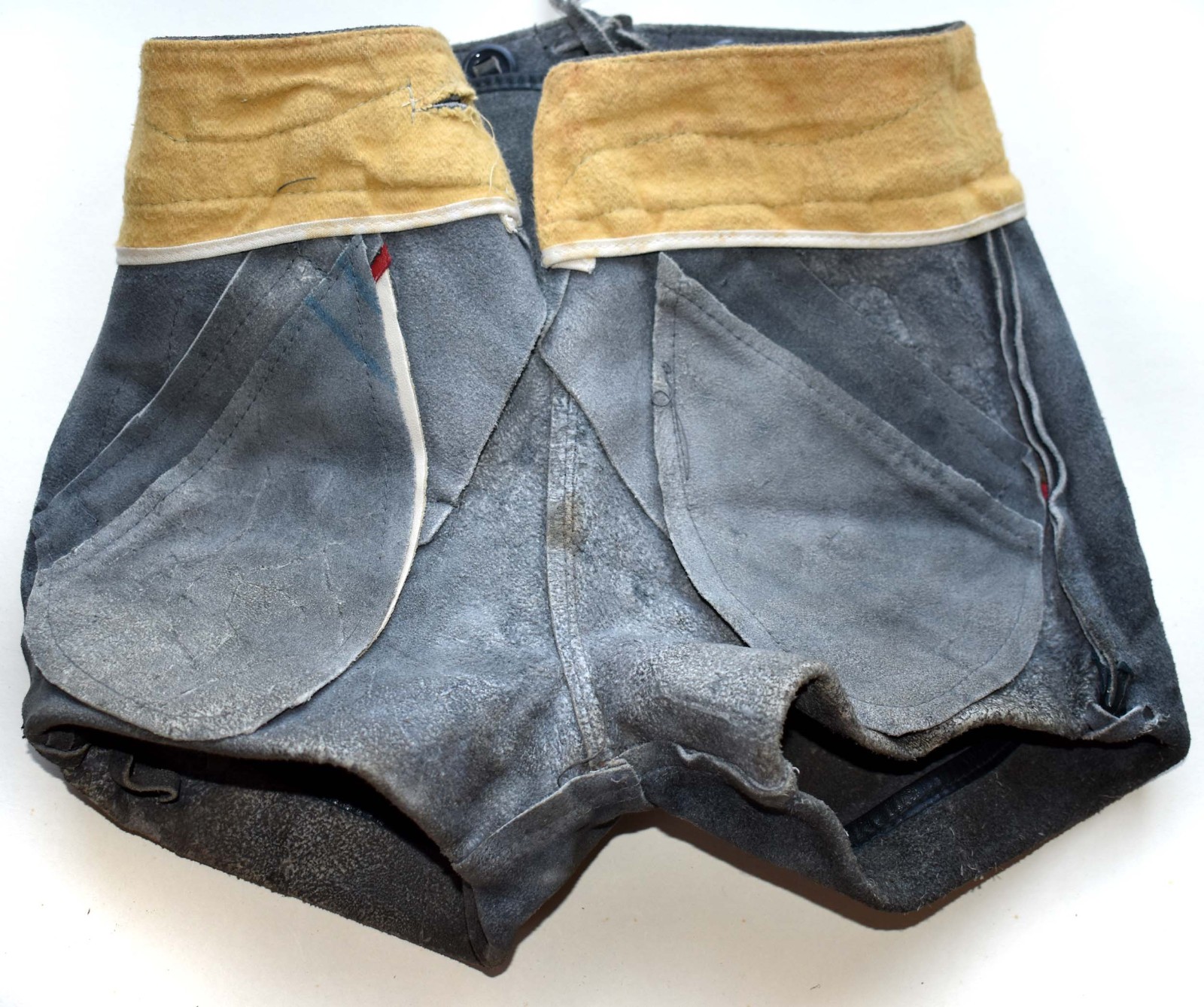 Boy’s Lederhosen – Authentic Vintage 70s German Leather Shorts – Suspenders -22W