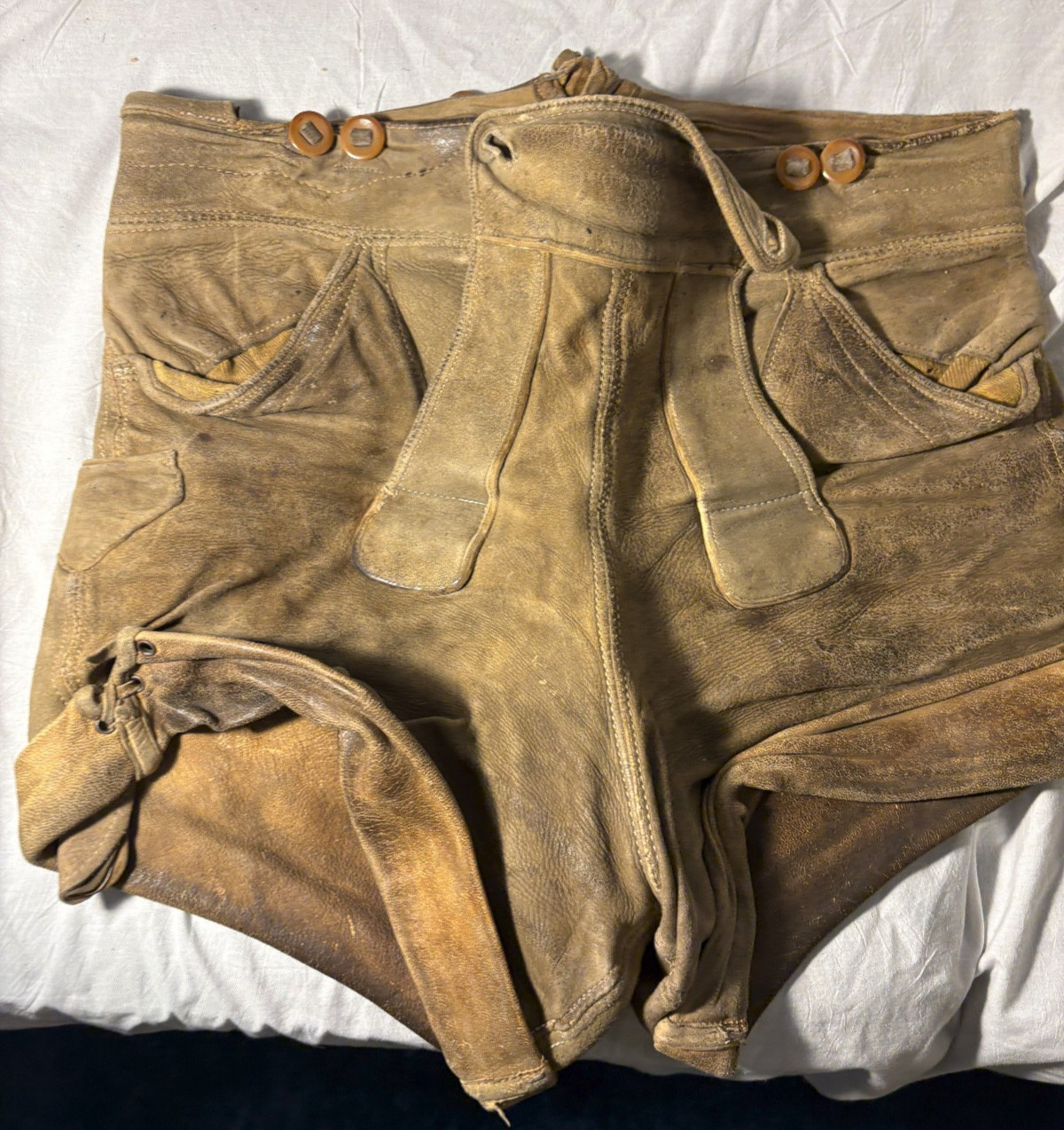 Vintage Lederhosen Suede Leather Shorts 38