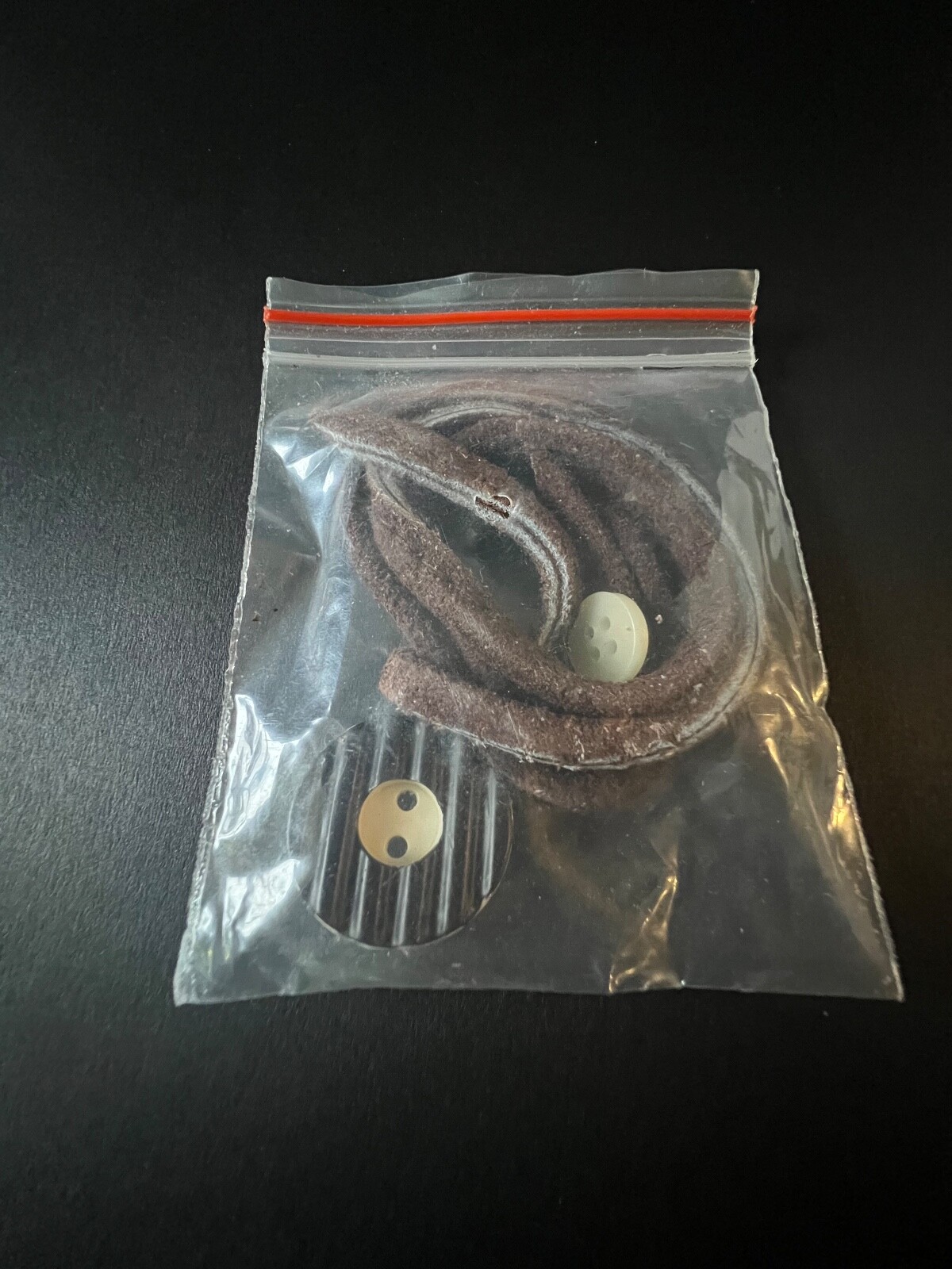 LEDERHOSEN BUTTON & BROWN LEATHER THONG LACE REPLACEMENT KIT – NEW IN PACKAGE