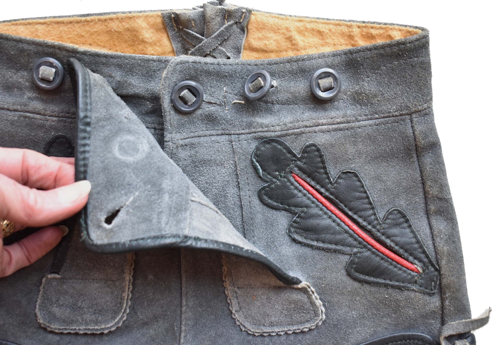 Boy’s Lederhosen – Authentic Vintage 70s German Leather Shorts – Suspenders -22W