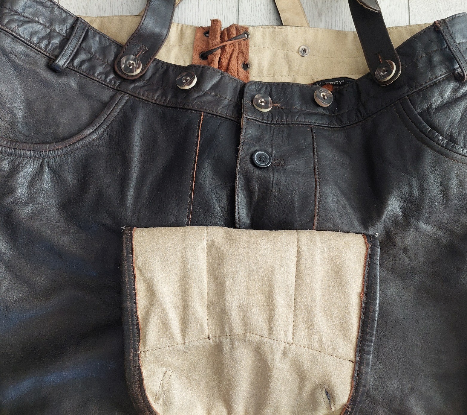 Bavarian lederhosen, Leather, deer antler buttons, size EU 56, US – 2XL, Germany