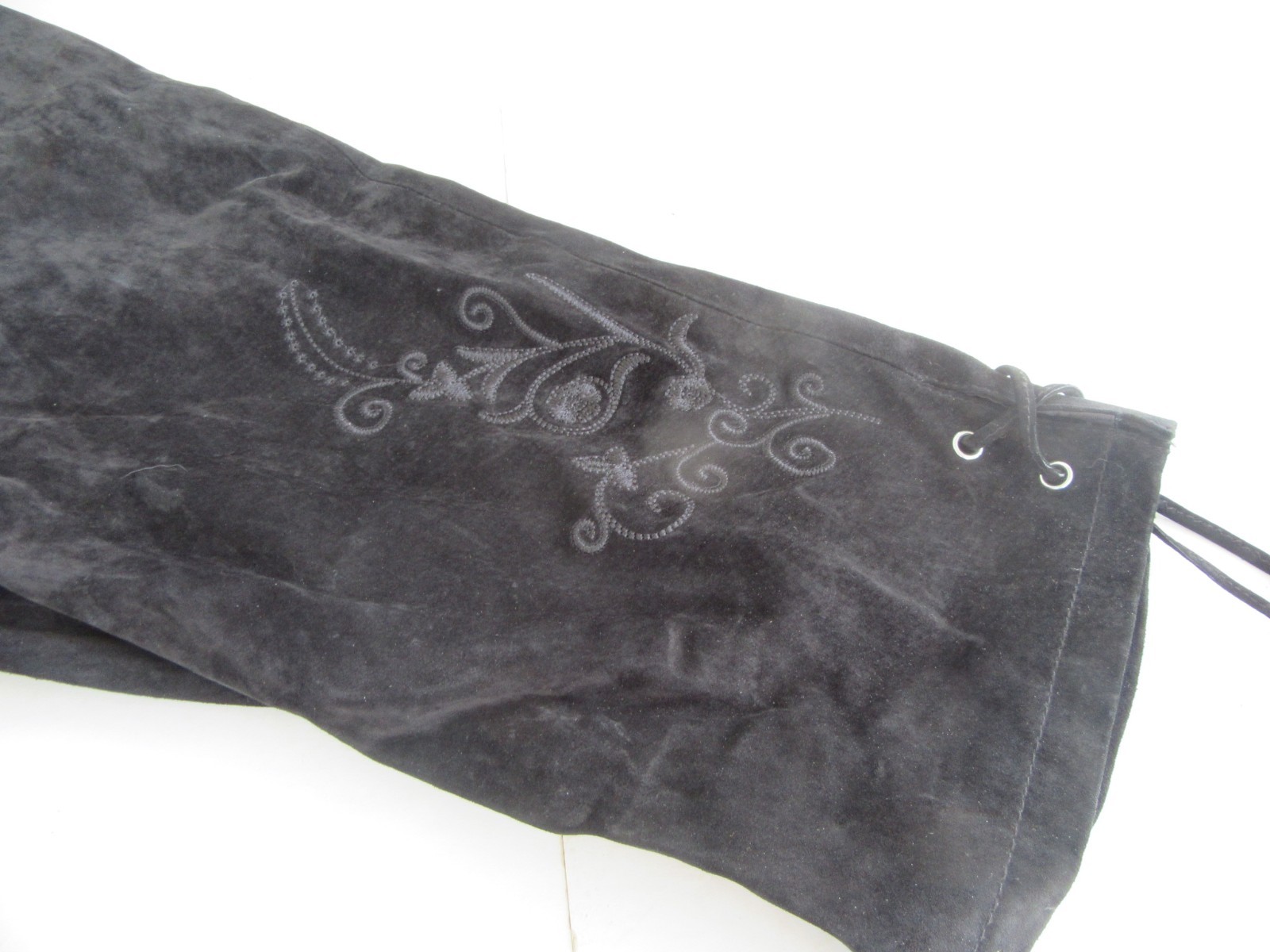 Half Length Black Lederhosen Size 44 Suede Embroidered Oktoberfest Costume