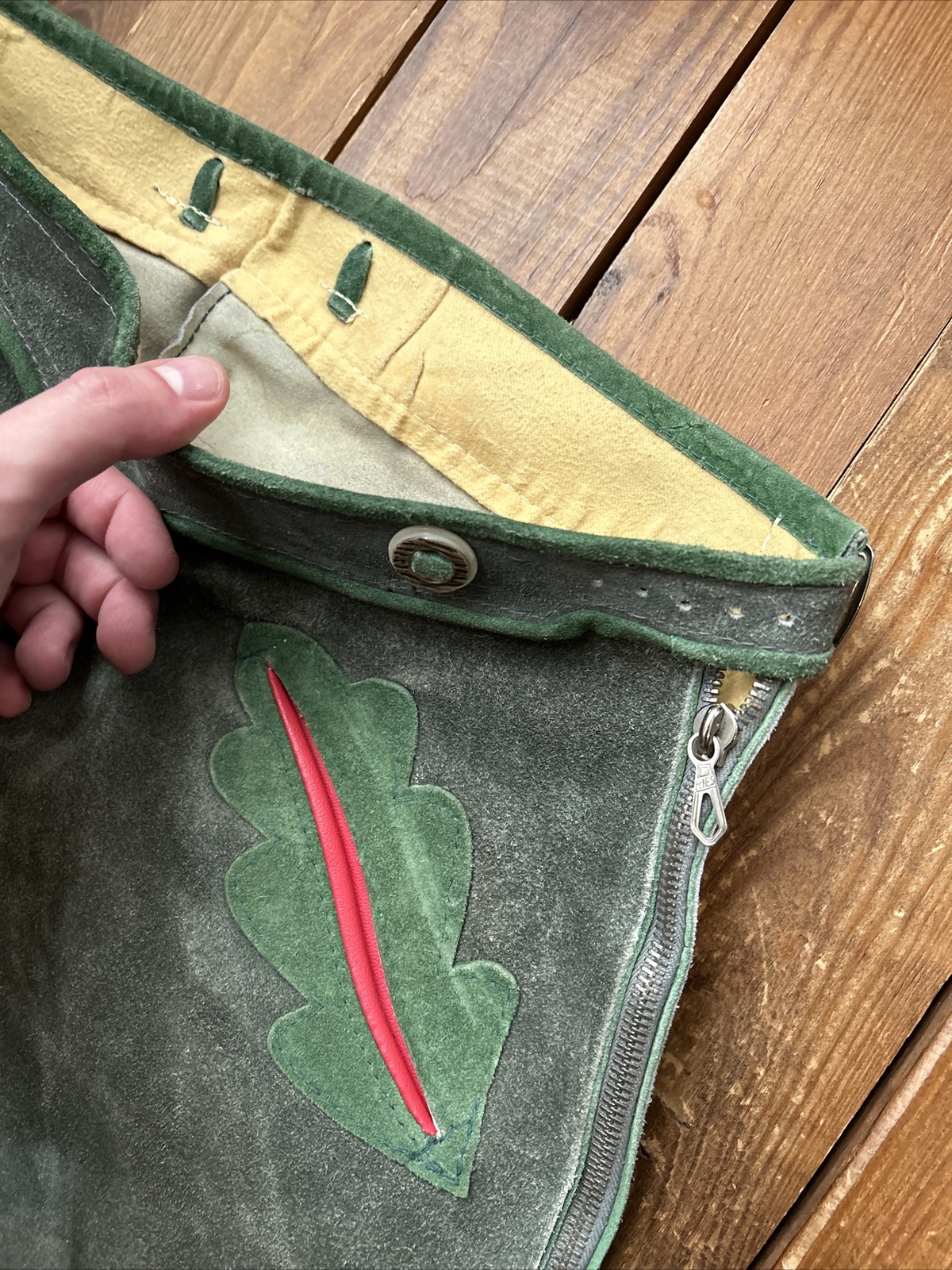 Vintage German Lederhosen Green Suede Leather Oktoberfest Shorts Size 28