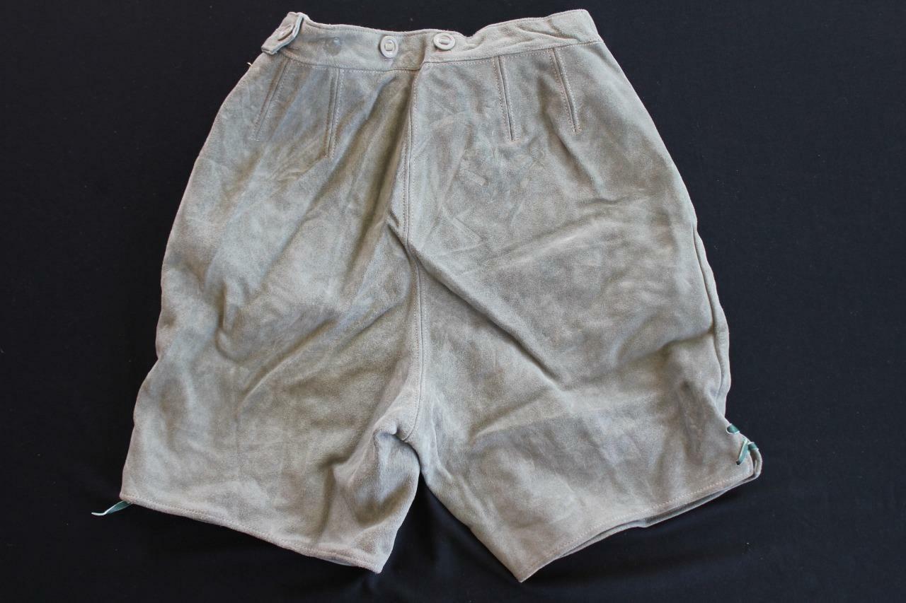 VINTAGE 1970’S GRAY SUEDE AUTHENTIC SUEDE LEDERHOSEN SHORTS SIZE 28″ WAIST