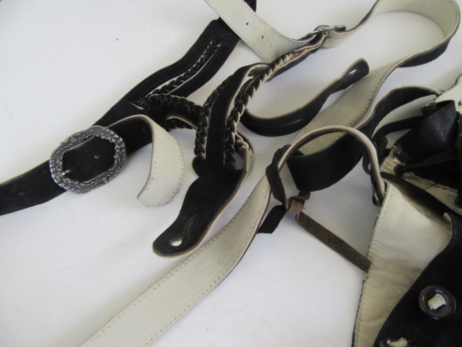 3/4 length black leather trousers size 90? Suede Suspenders Embroidered Oktoberfest