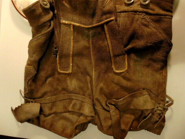 vintage small lederhosen (leather child’s shorts)