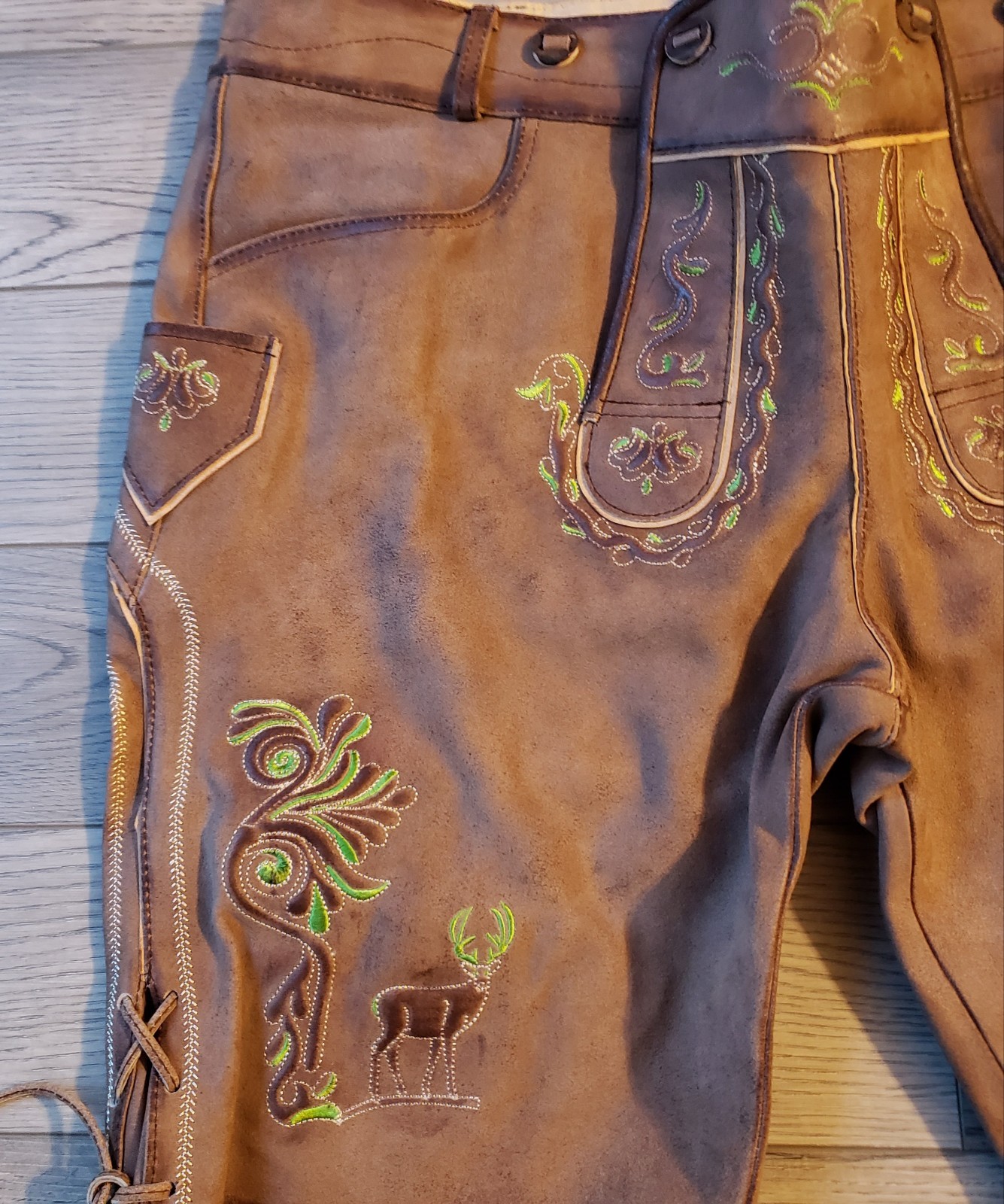 Lederhosen Mens 100% Leather Brown Green Deer Motifs Shorts Only No Suspenders