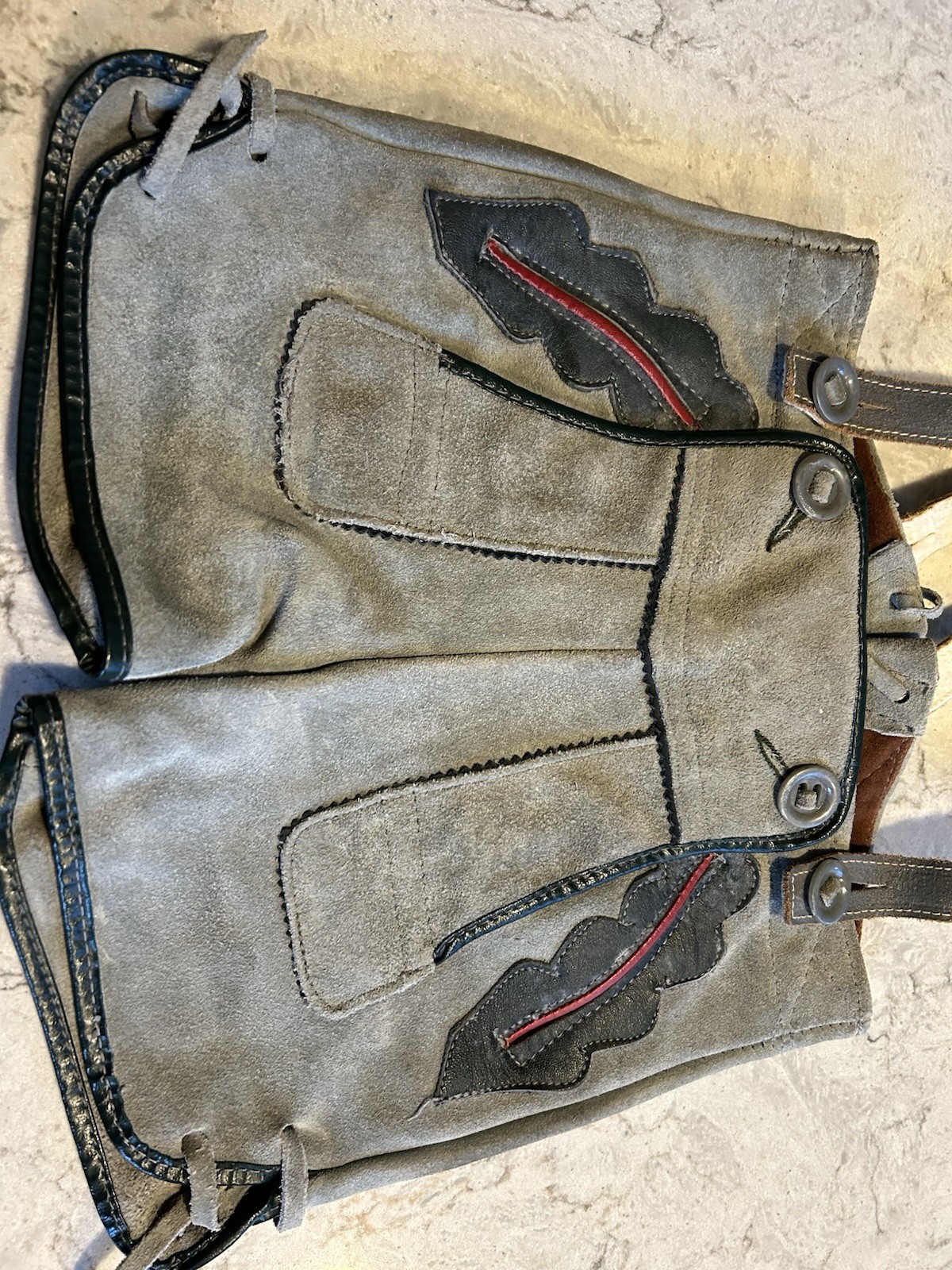 Vintage 1960s Bergfreund Boys Lederhosen Elk Leather German Shorts Sz 10”x 9”.