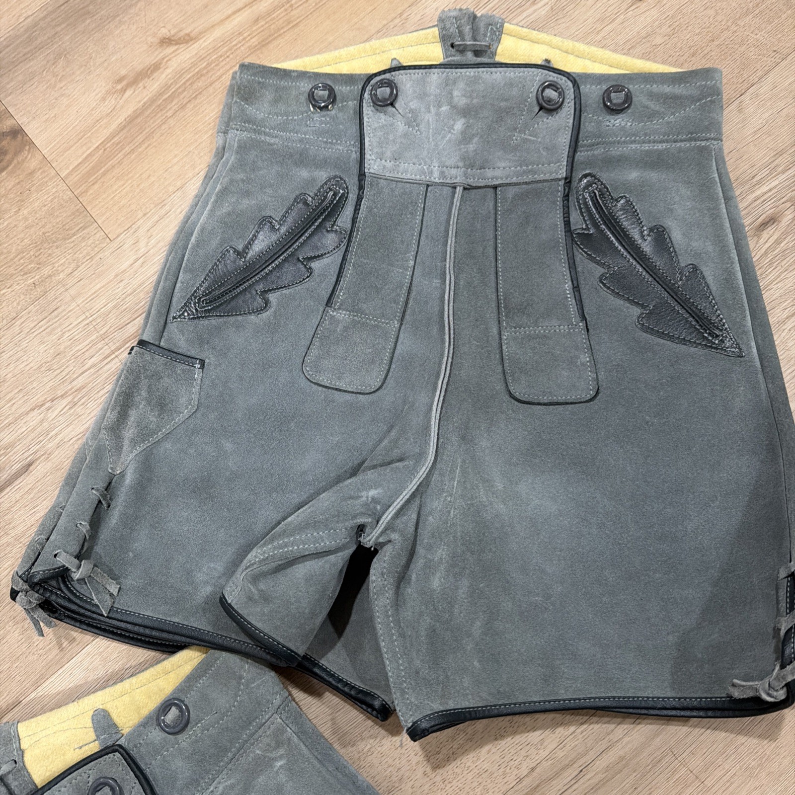 VINTAGE GERMAN LEDERHOSEN GRAY SUEDE LEATHER OKTOBERFEST FESTIVAL Women Men??