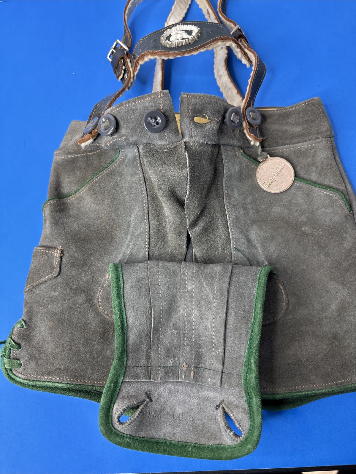 Vintage Bergfreund German Olive Green Suede Shorts Oktoberfest Kids Size 00