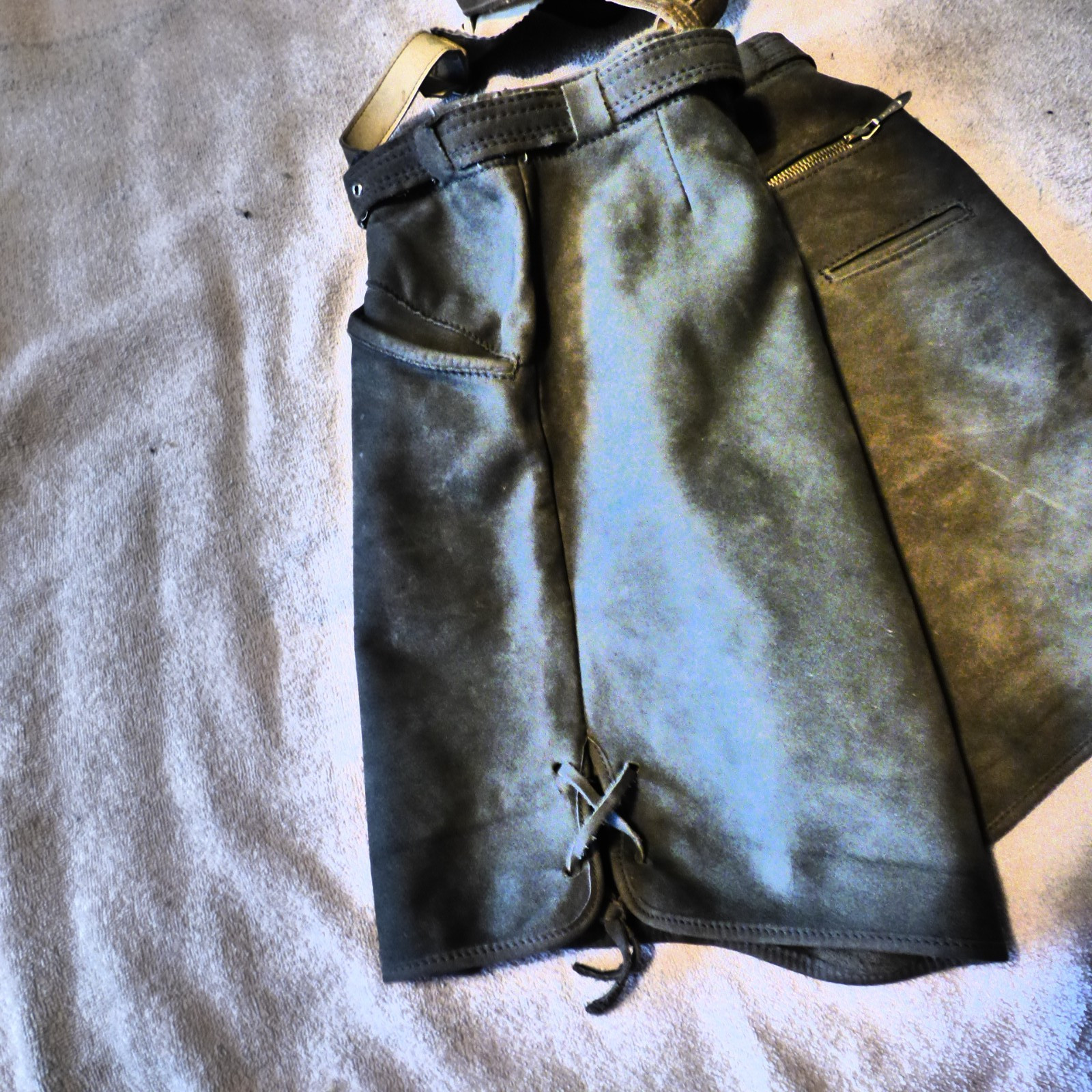 Vntage Bavarian Lederhosen men’s size 30 soft suede for your next Octoberfest