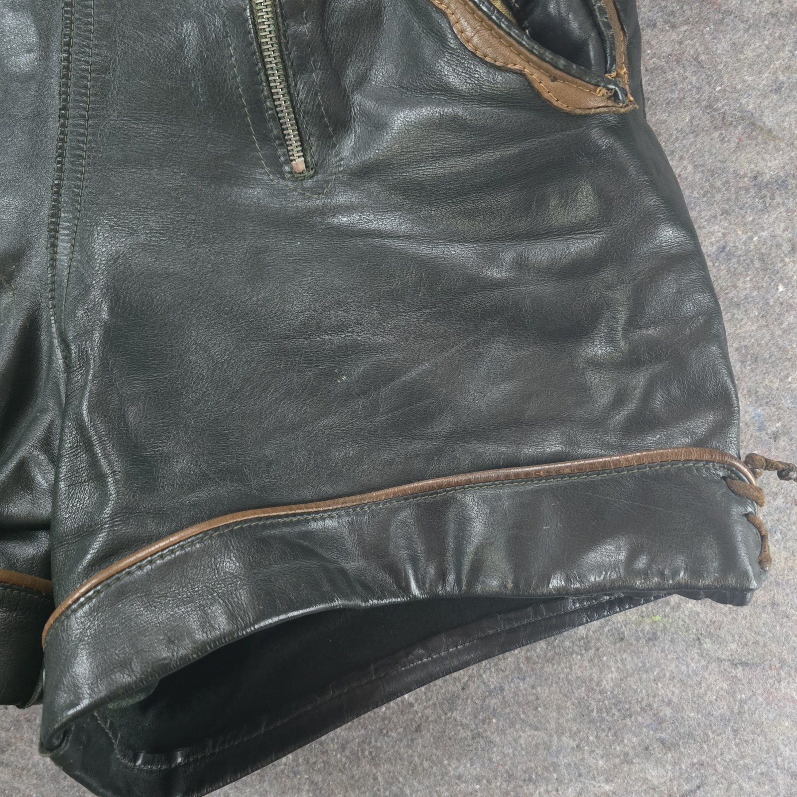 Vintage German Austrian Lederhosen Green Leather Shorts Oktoberfest Womens Sz 31