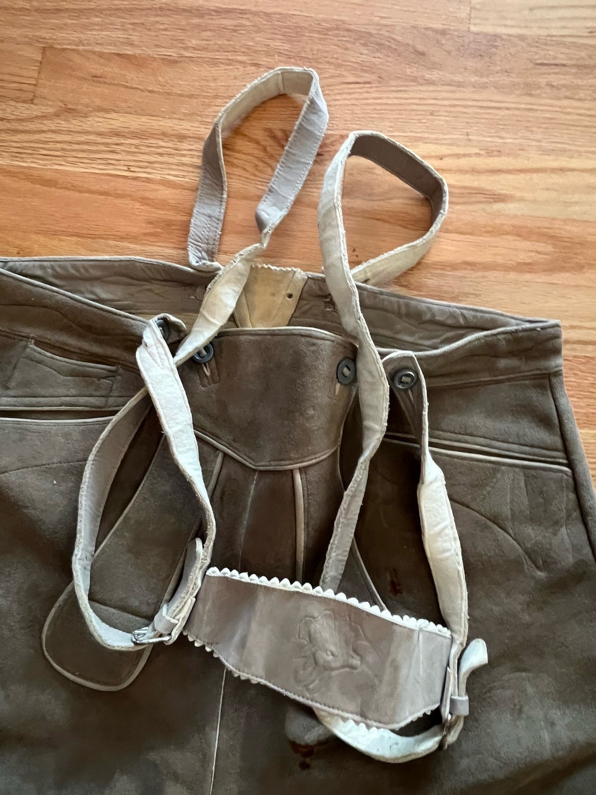 Vintage Lederhosen Men’s 42 Waist (EU 60) German Leather Oktoberfest Shorts