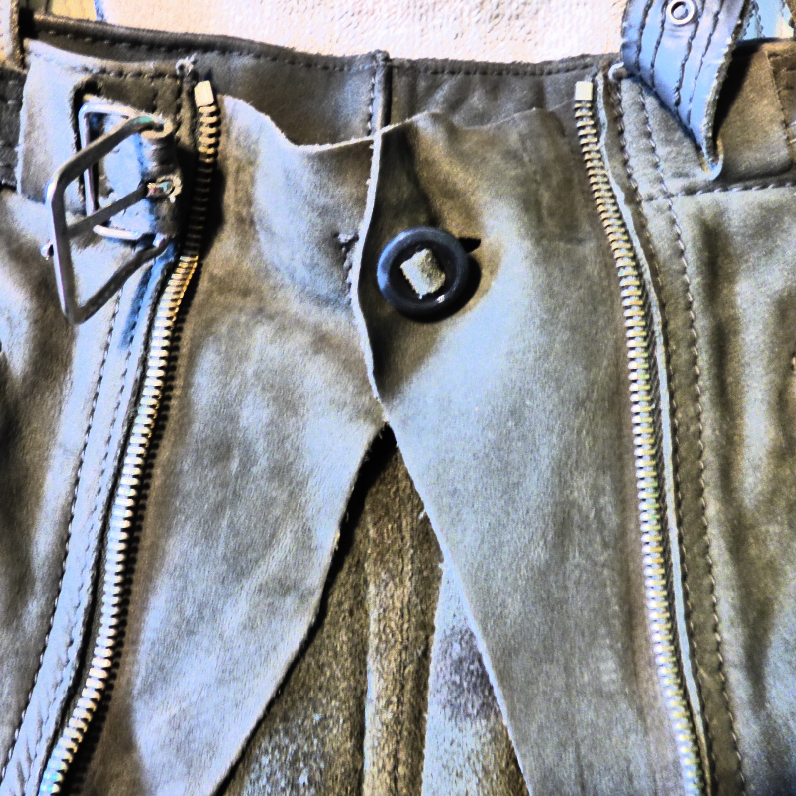 Vntage Bavarian Lederhosen men’s size 30 soft suede for your next Octoberfest