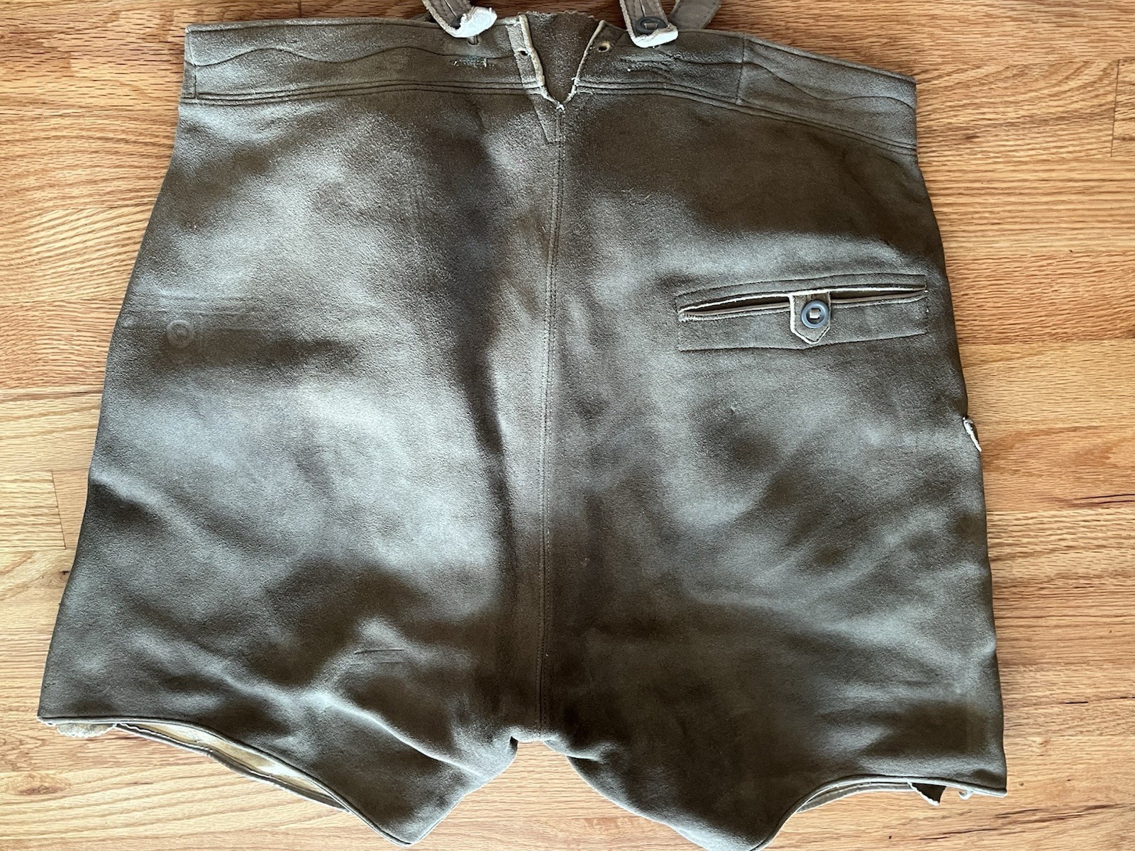 Vintage Lederhosen Men’s 42 Waist (EU 60) German Leather Oktoberfest Shorts