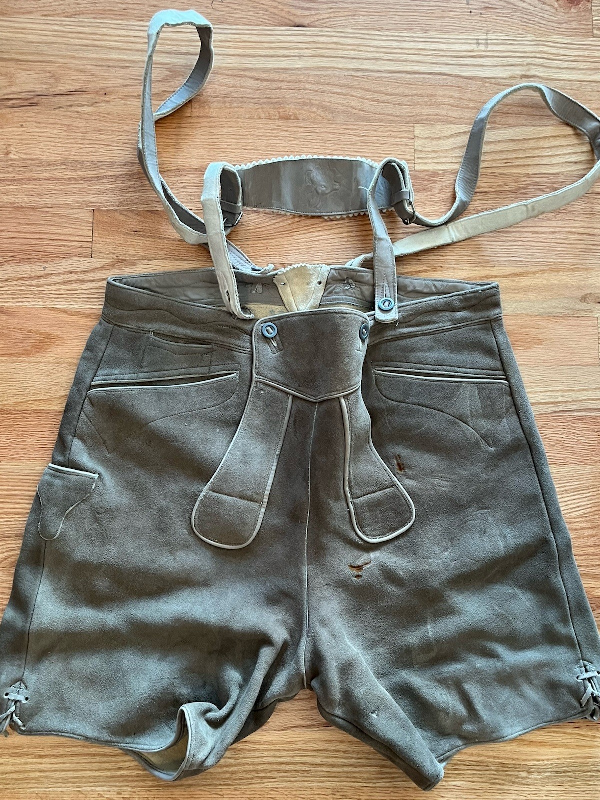 Vintage Lederhosen Men’s 42 Waist (EU 60) German Leather Oktoberfest Shorts