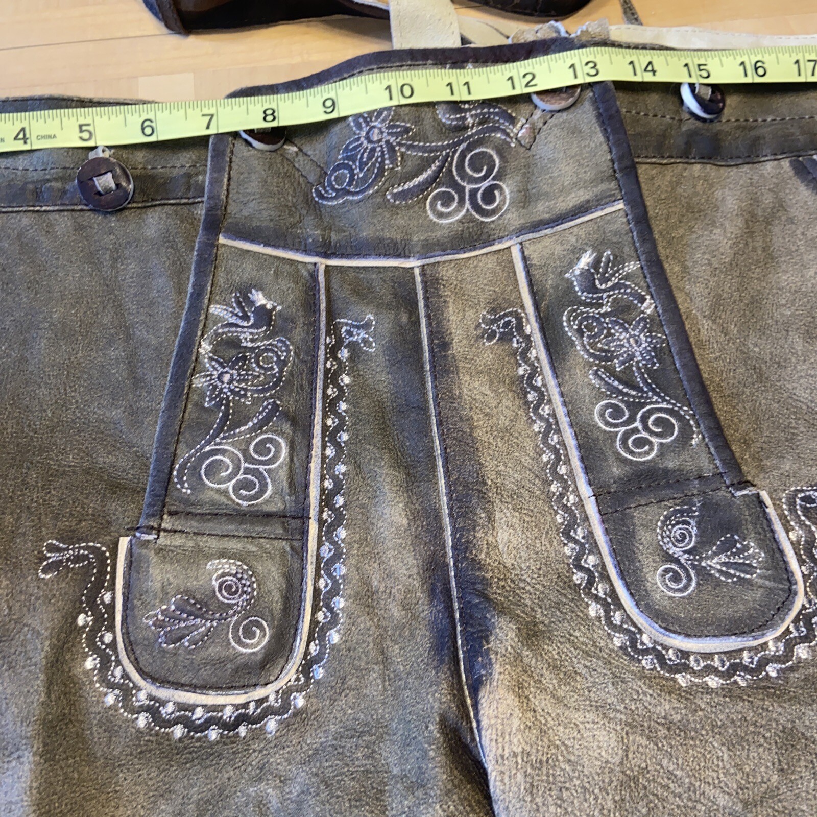 Lederhosen Men’s German Leather Shorts Size 46×21 Oktoberfest Costume Halloween