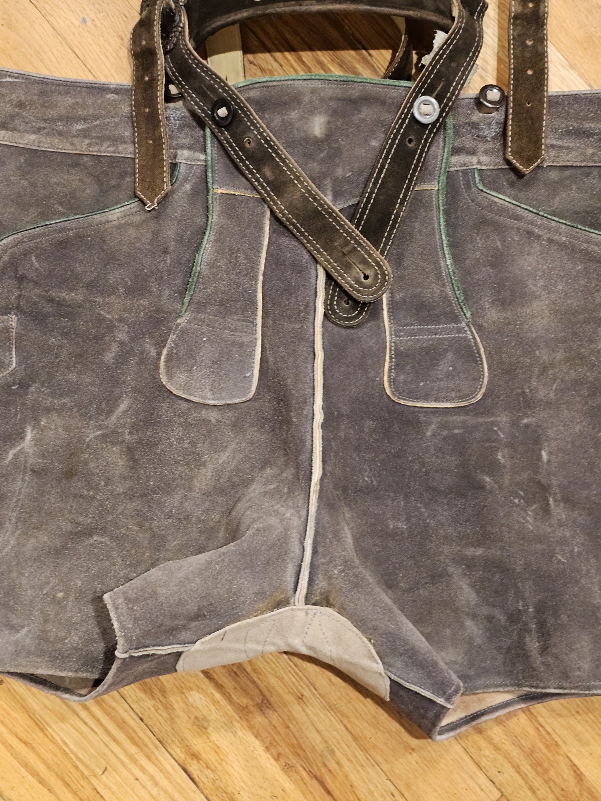 Men’s Vtg Lederhosen Green Gray Leather Shorts Size 42 w Suspenders Oaktoberfest