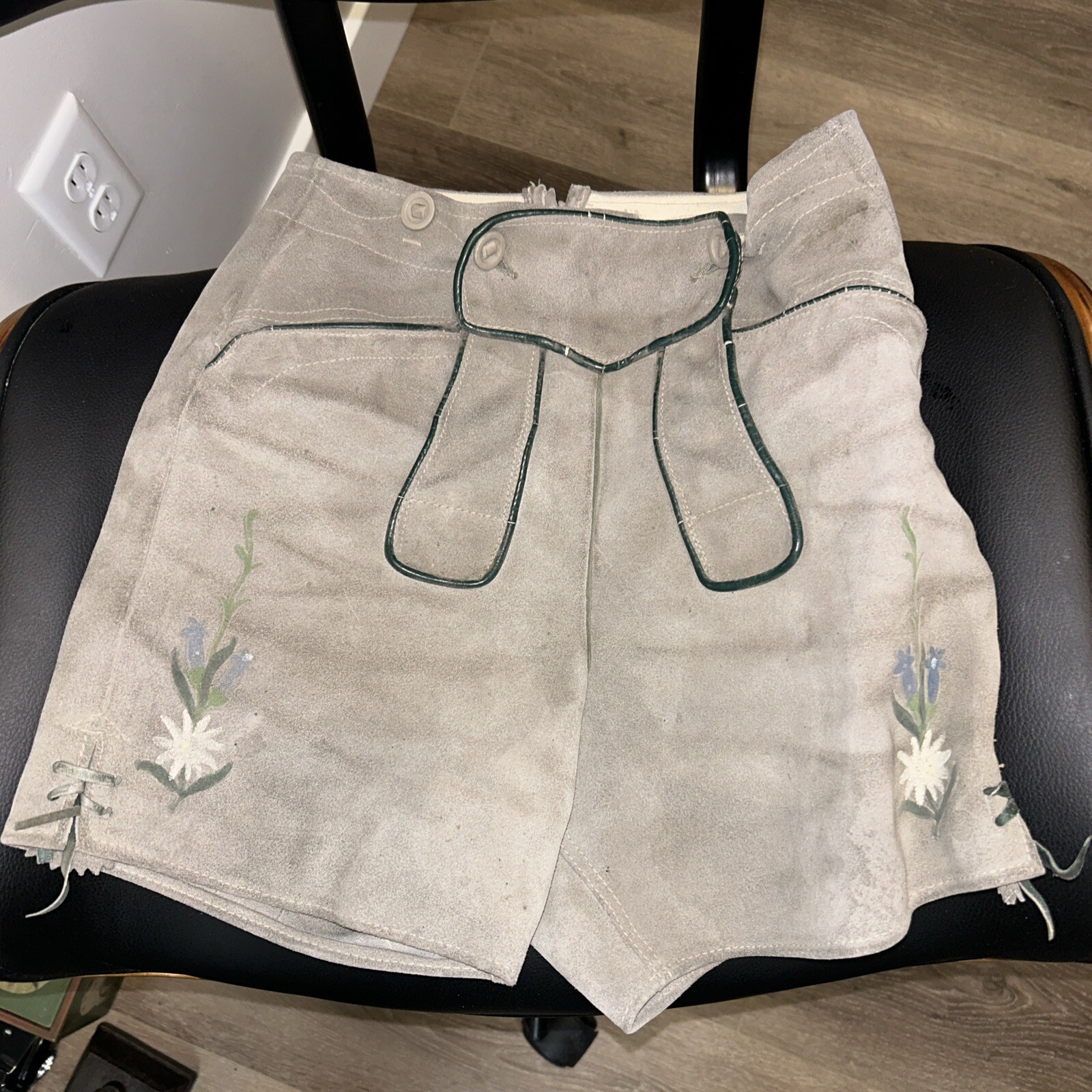 Vintage German Leather Suede Bavarian Lederhosen Shorts Waist 28″ Size 12