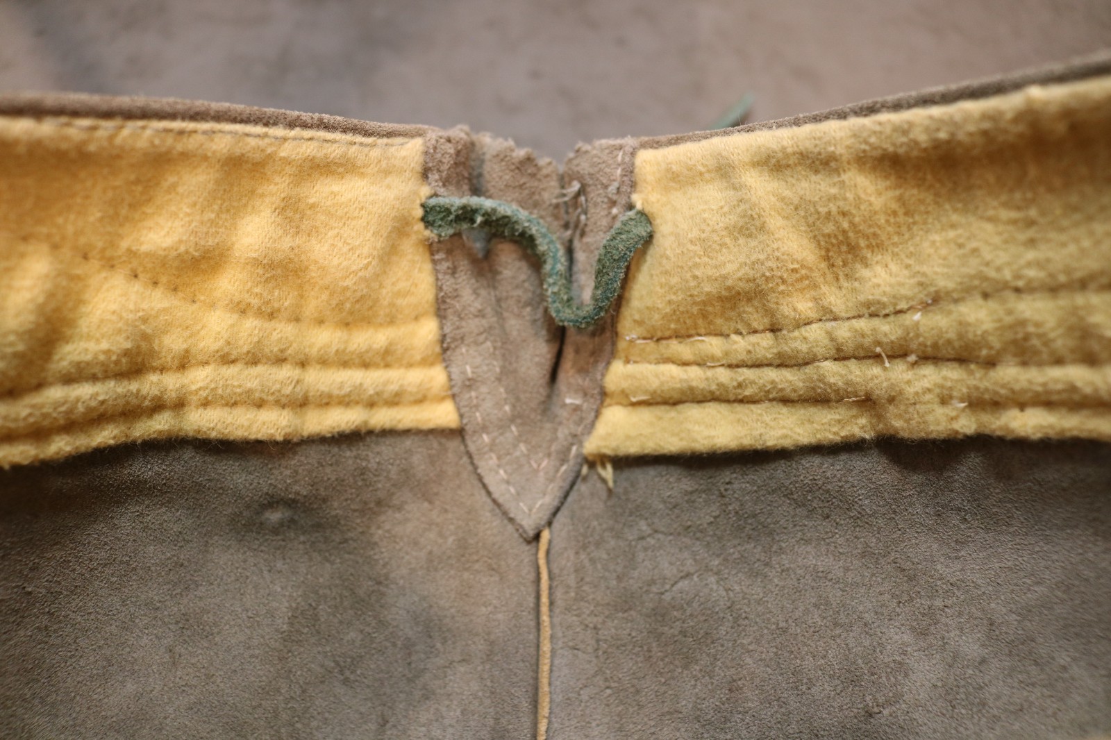 VTG BOYS SIZE 5 AUTHENTIC SUEDE BAVARIAN LEDERHOSEN OKTOBERFEST GEMUETLICHKEIT