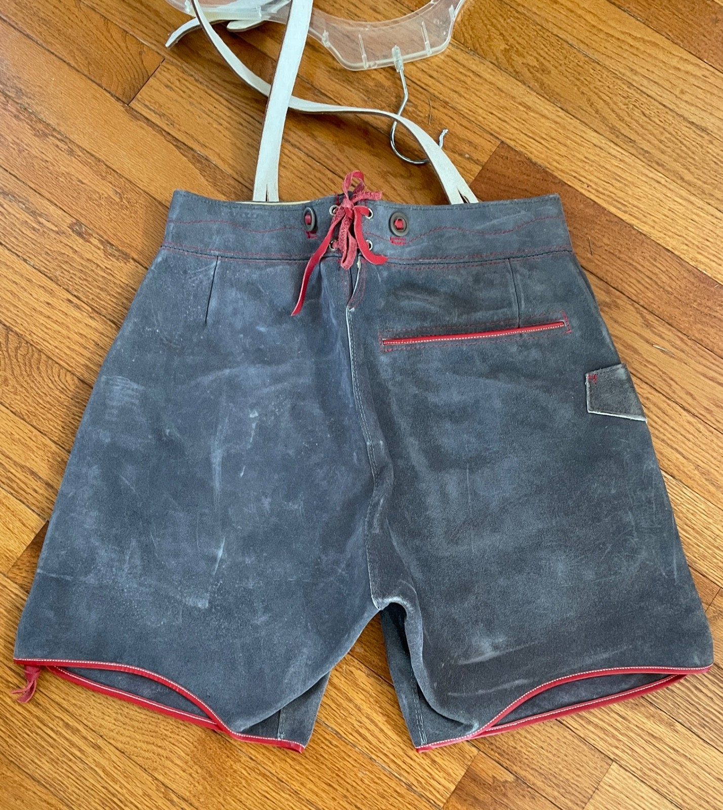 VINTAGE 1960’S GRAY SUEDE AUTHENTIC SUEDE MEN LEDERHOSEN SHORTS SIZE 28″ WAIST