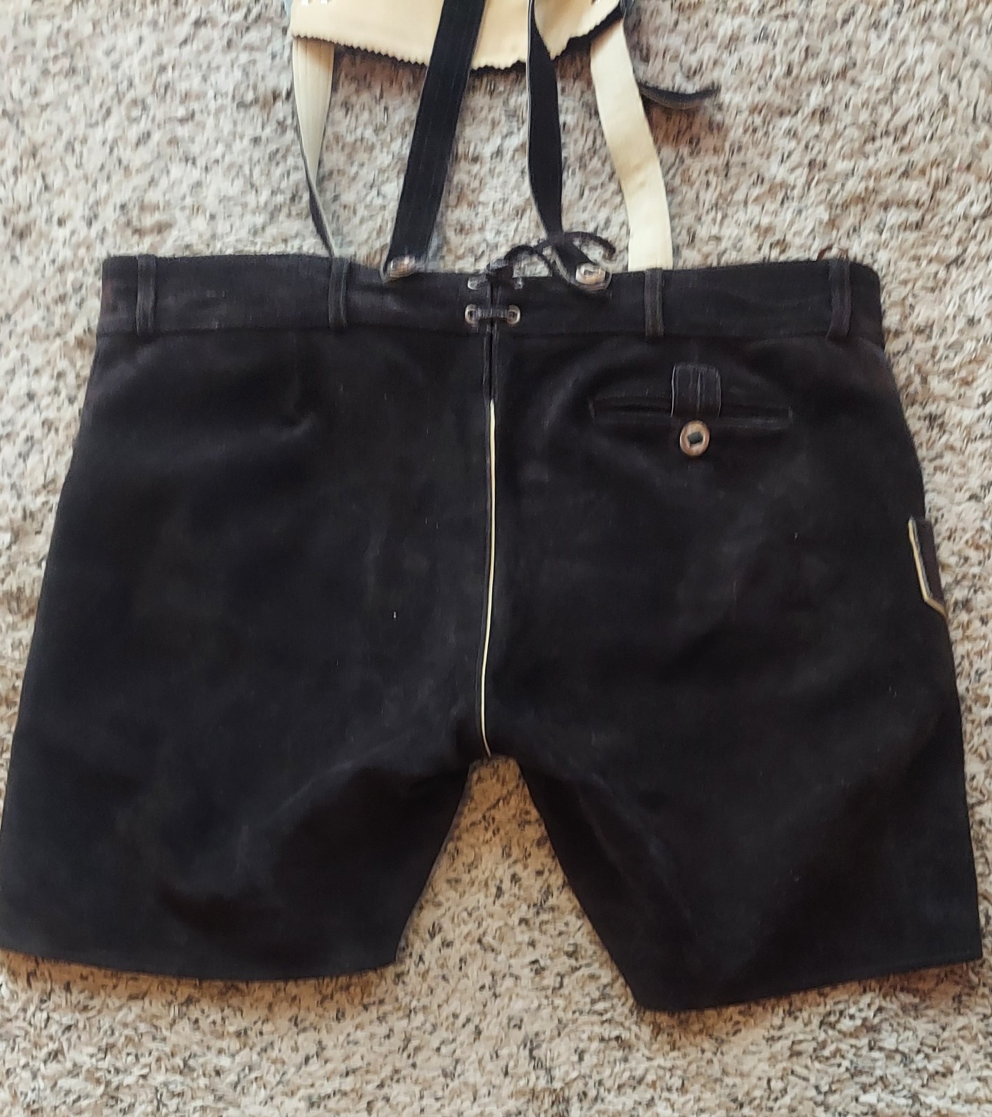 Slightly Used Schöneberger Trachten Couture Lederhosen Shorts Suspenders Sz 46