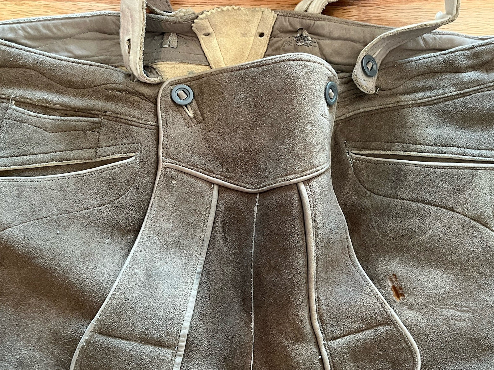 Vintage Lederhosen Men’s 42 Waist (EU 60) German Leather Oktoberfest Shorts