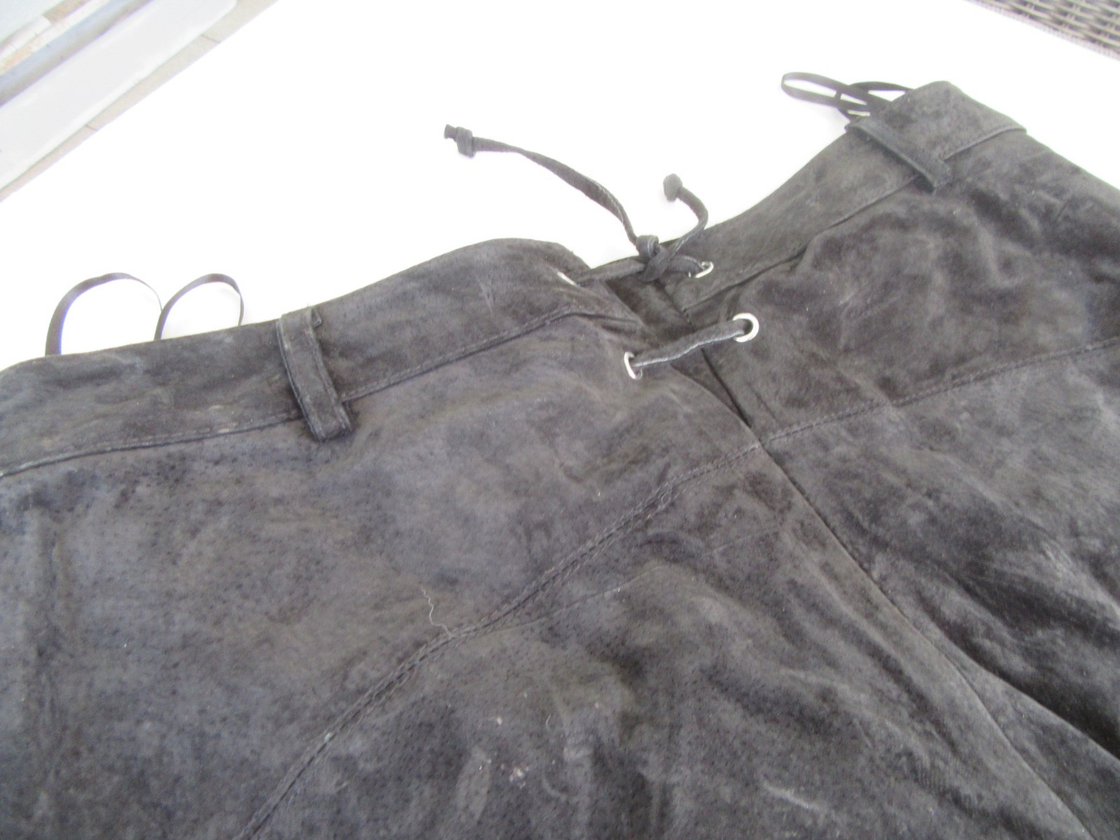 Half Length Black Lederhosen Size 44 Suede Embroidered Oktoberfest Costume