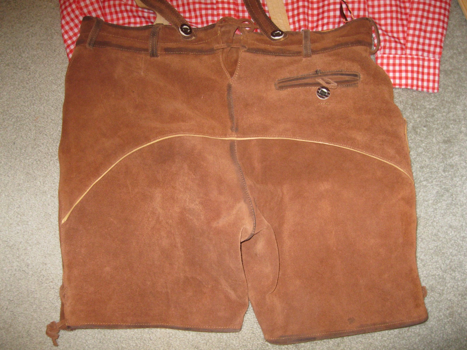 COMPLETE COUPLE GERMAN LEDERHOSEN OUTFIT waist sz 40 & BEER STEIN HALLOWEEN