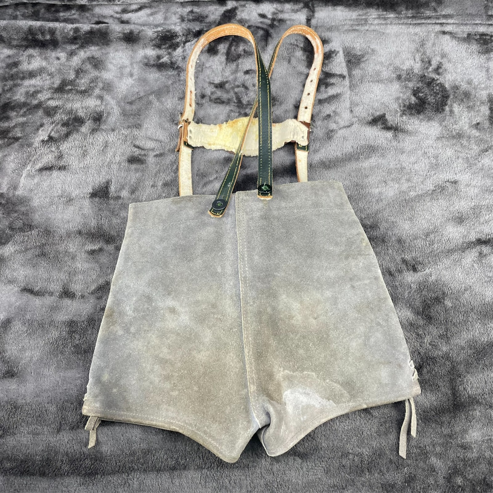 VTG BERGFREUND German Lederhosen Oktoberfest Boy’s Suede Shorts w/Suspenders
